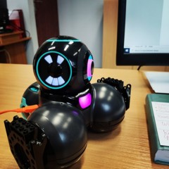 CUE - robot ze sztuczną inteligencją